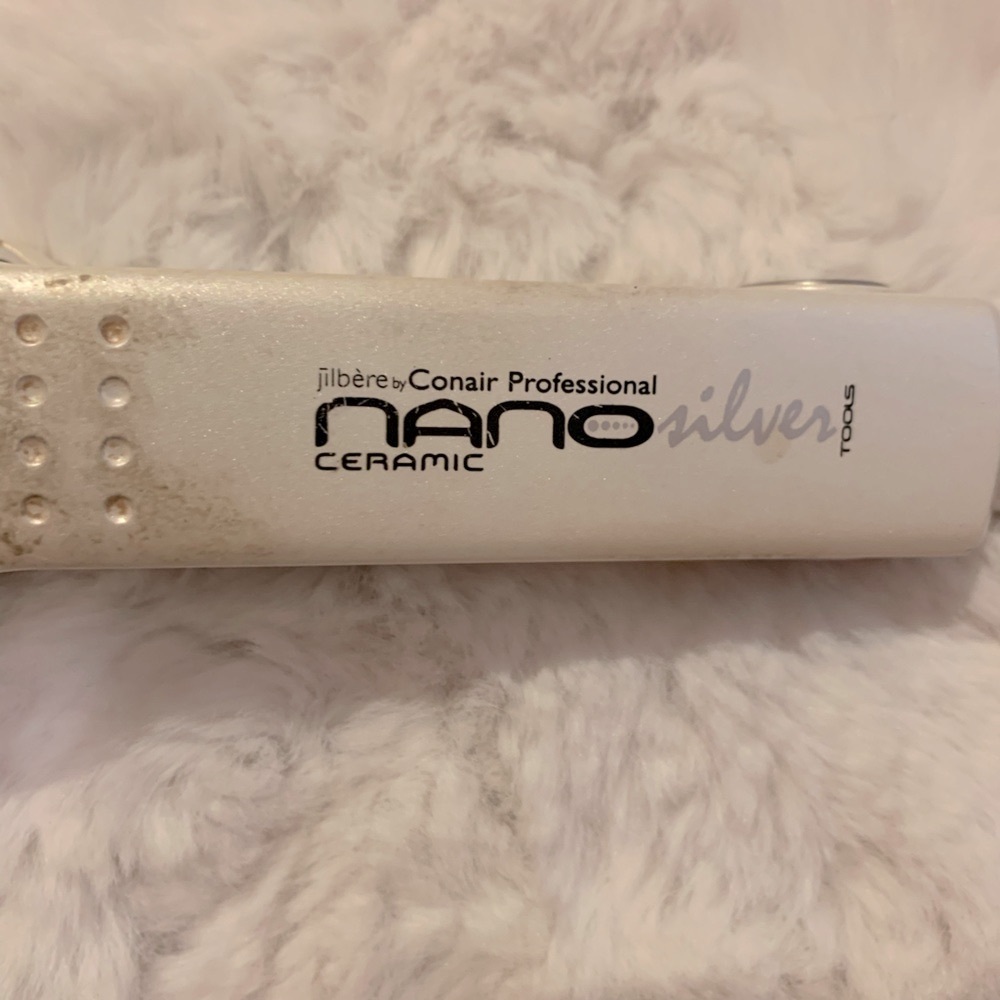 Jilbere Conair Pro Nano Silver Ceramic Flat Iron Straightener!